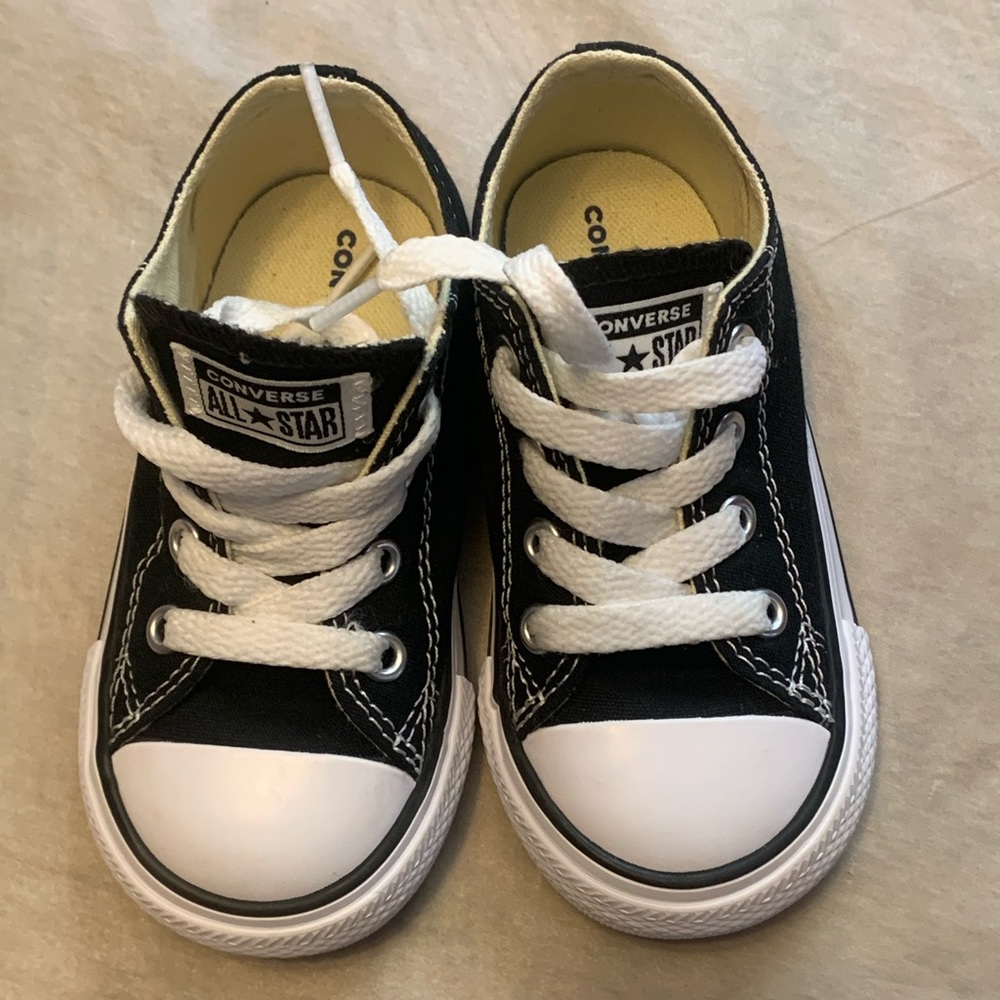 Toddlers converse size 6